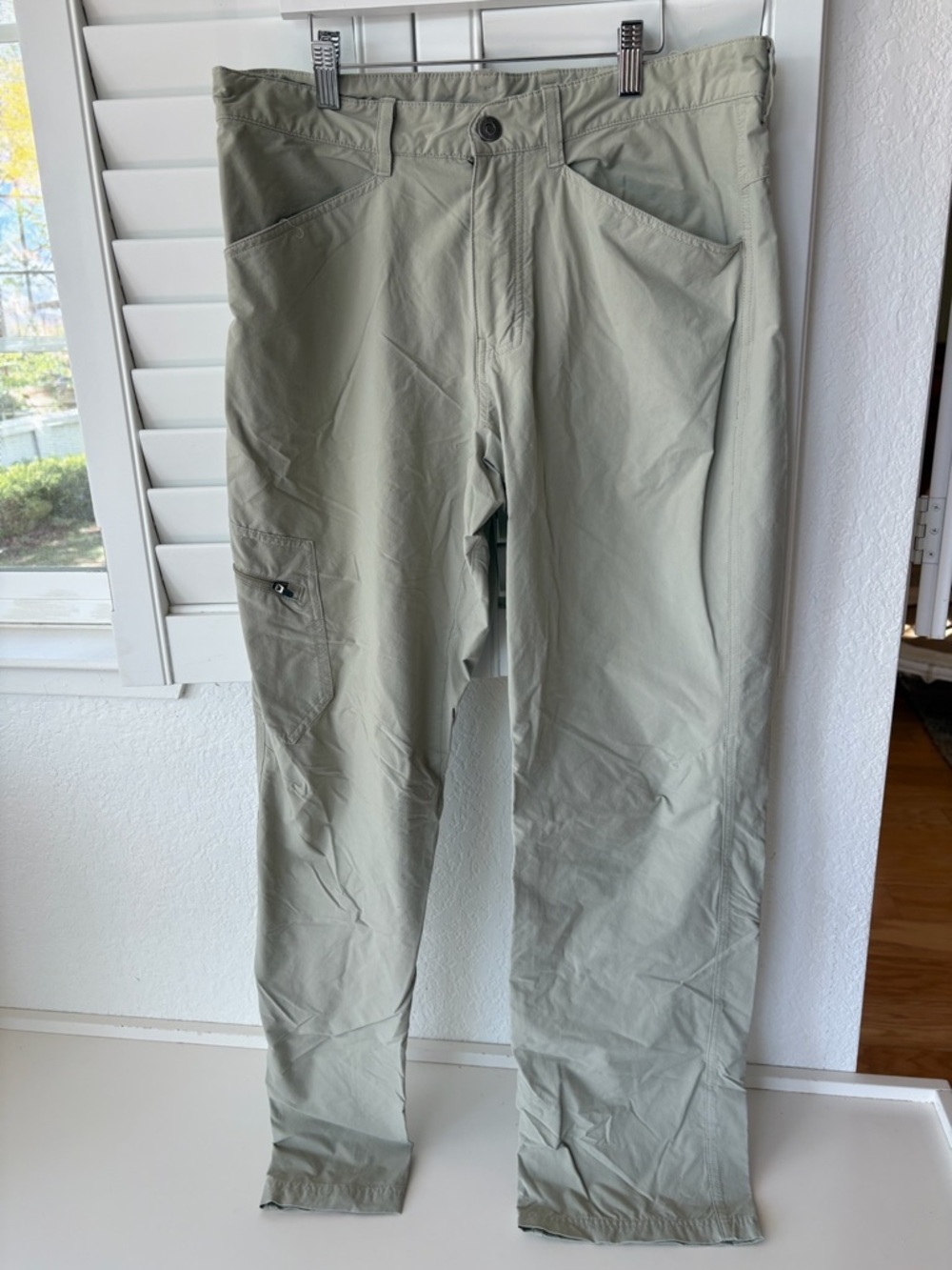 Patagonia Men's Lightweight Khaki Cargo Pants